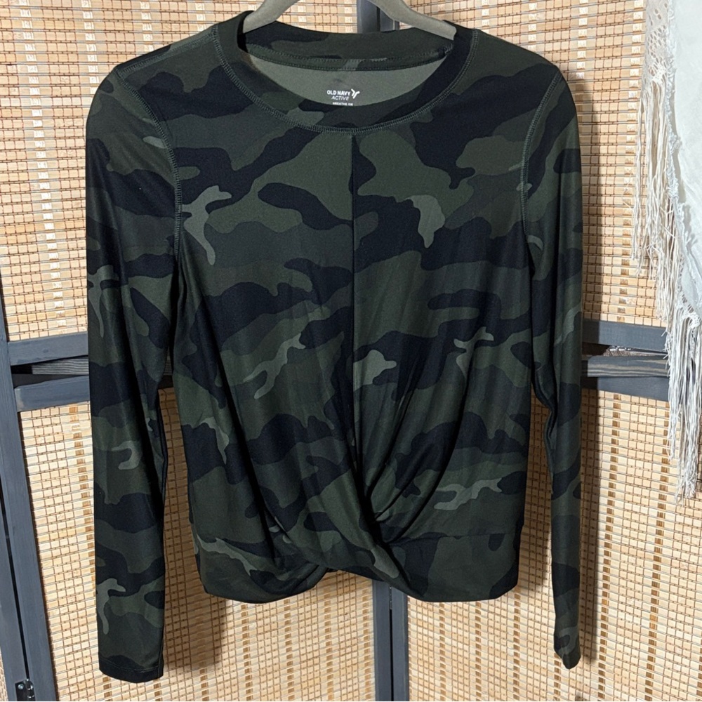 Old Navy Breathe On Black and Green Camouflage Long Sleeve Top